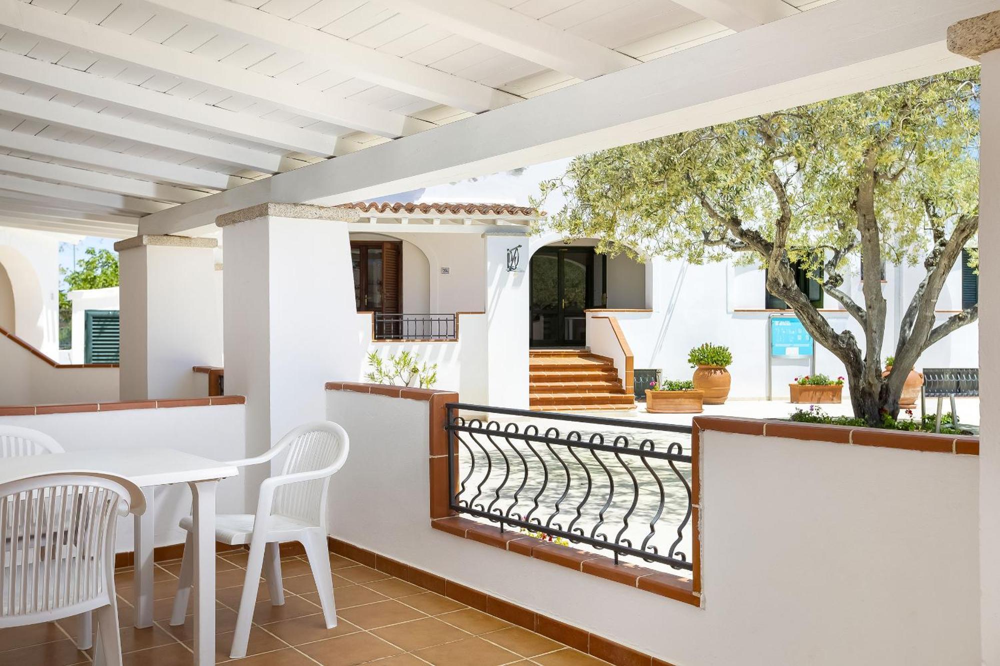 Alba Dorata Resort Cala Liberotto Exterior foto