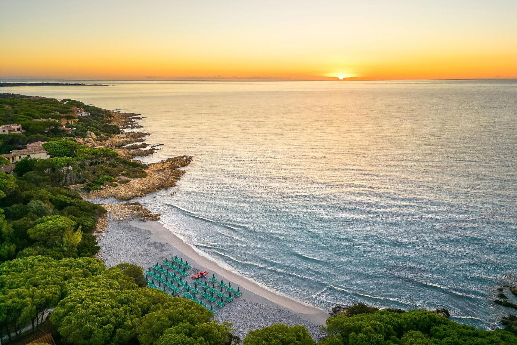 Alba Dorata Resort Cala Liberotto Exterior foto